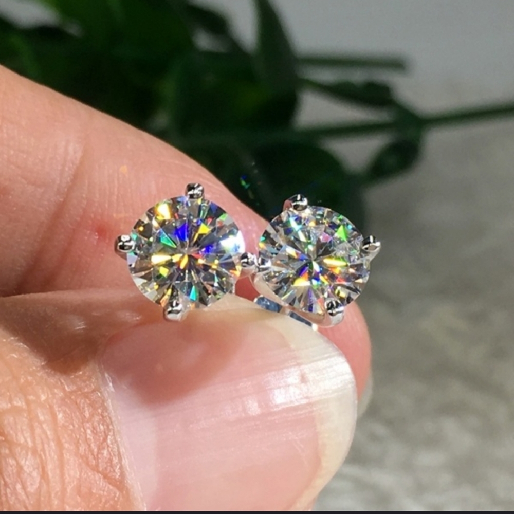 NWOT Moissanite White Diamond Stud Earrings